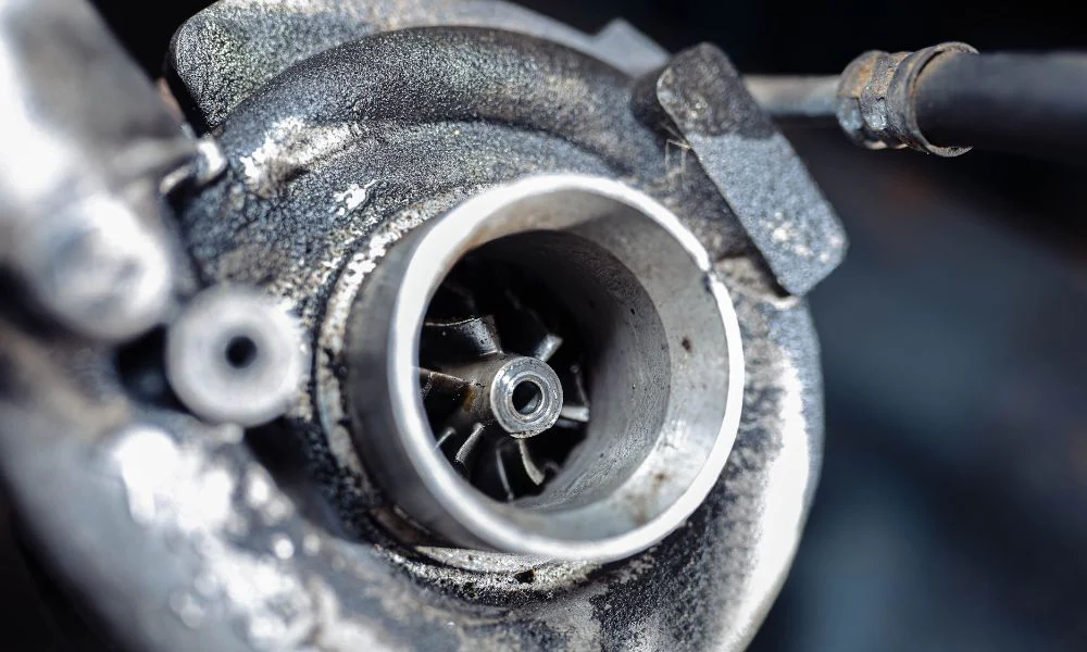Turbo roto: cómo detectar los síntomas de avería y evitar la destrucción total del motor