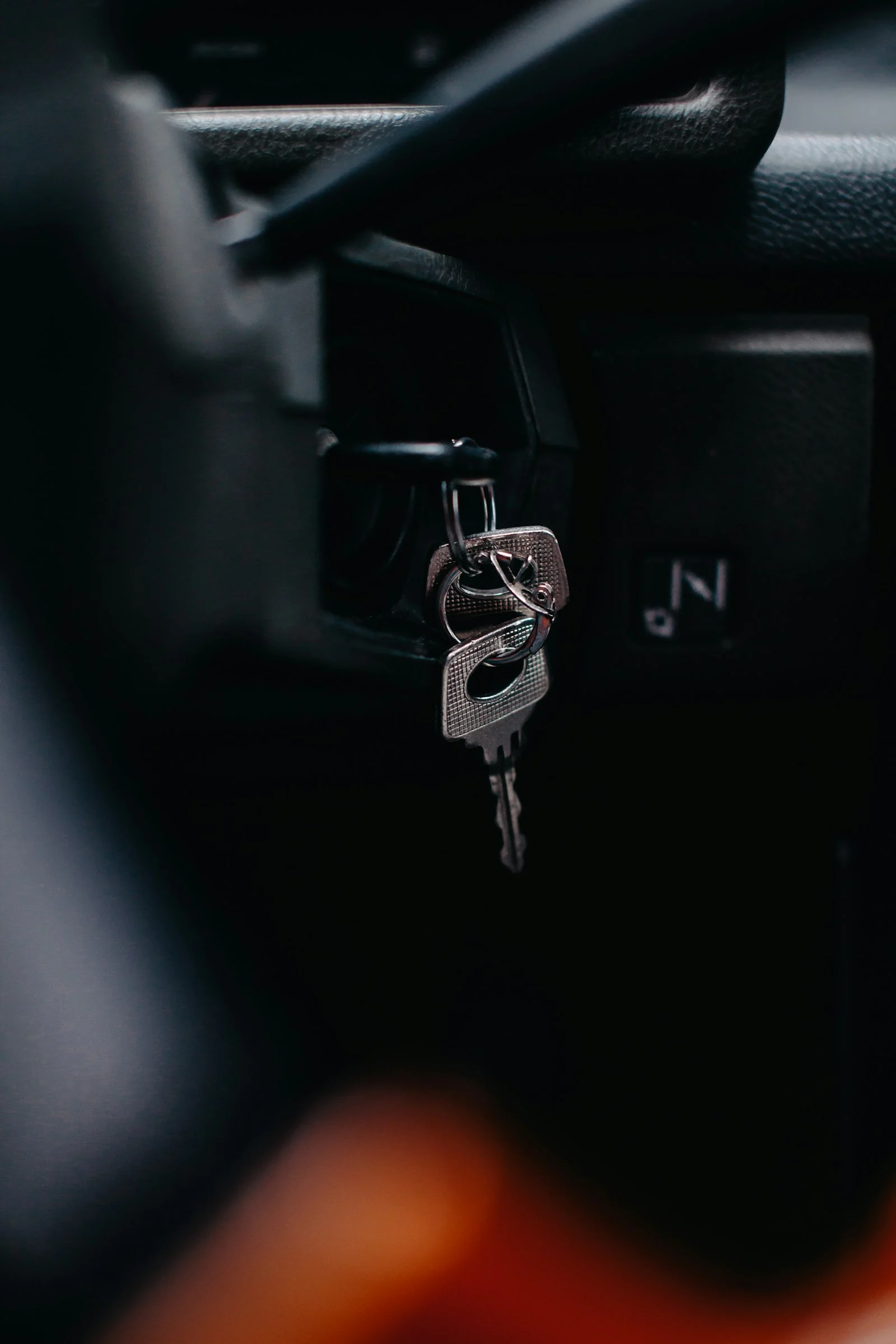 Llave en el contacto de un coche