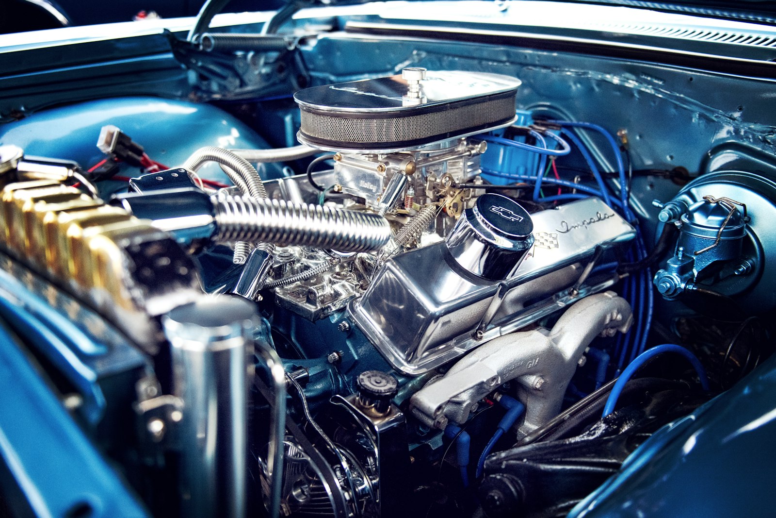 Admisión y motor de un coche