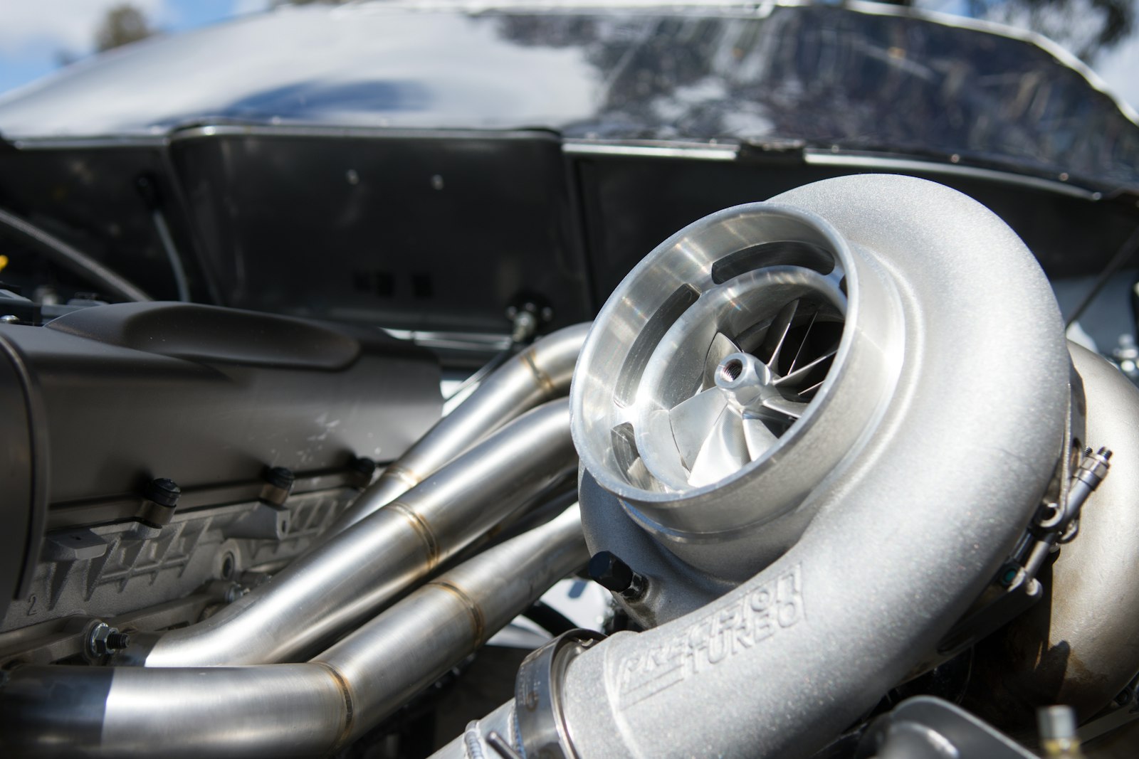 Motor de coche con turbocompresor